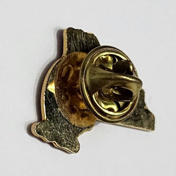 Vintage Syosset NY Soccer Club Enamel Pin Red Gold Limited Pin Football Club - Picture 6 of 6